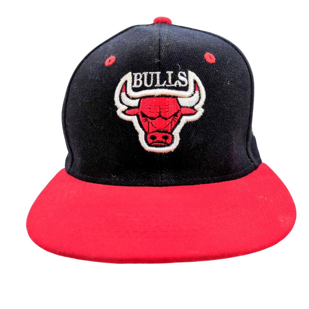 Chicago Bulls NBA Snapback Hat Cap Premium Headwear Black Red Flat Brim VTG